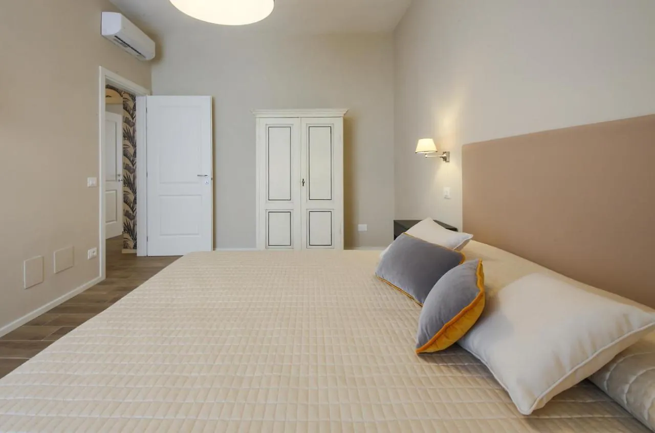 Apartments Florence- Novella Bloom