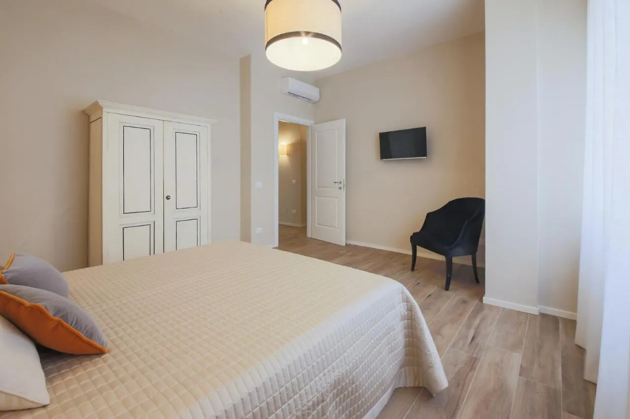 Apartments Florence- Novella Bloom